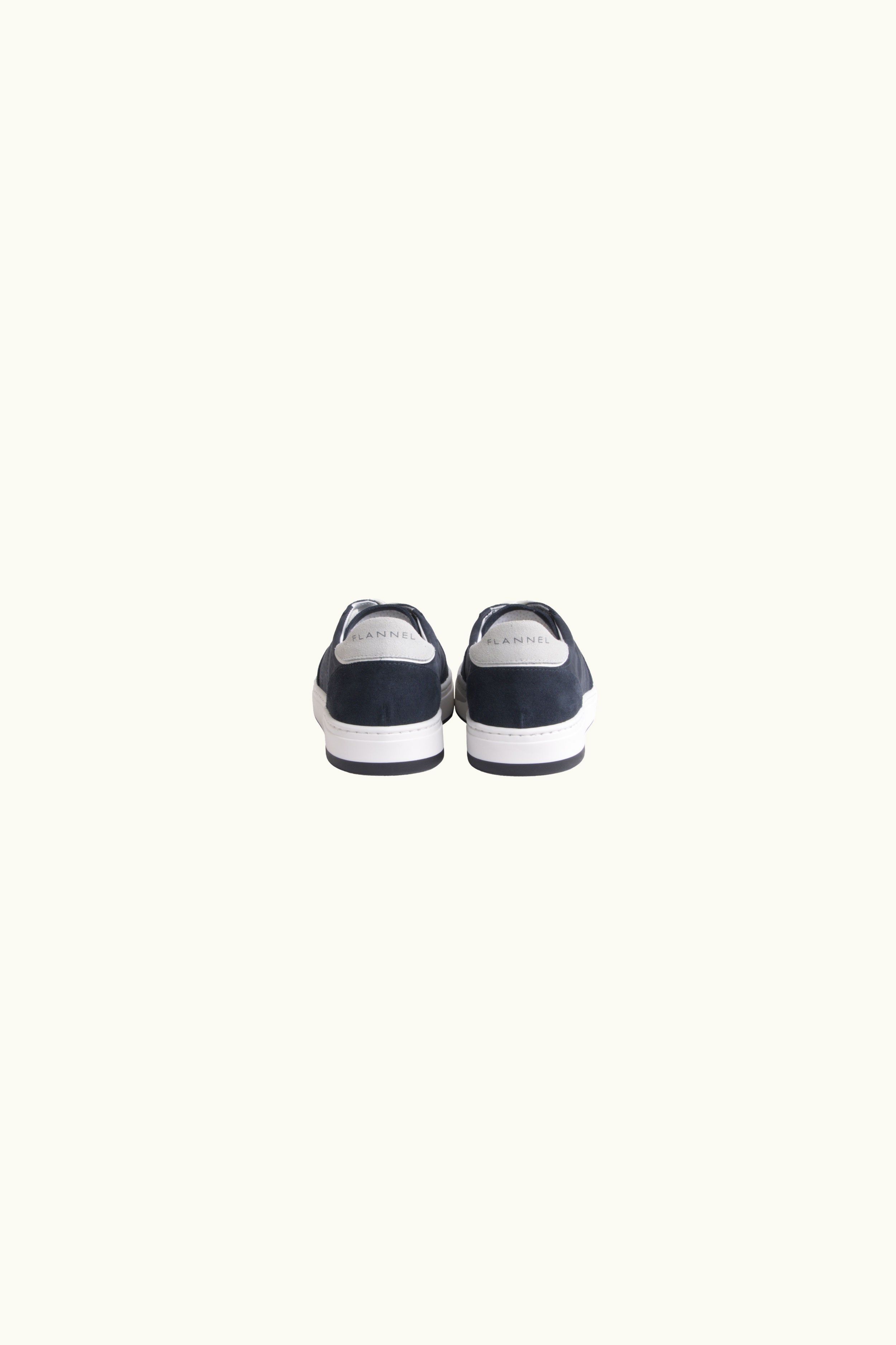 Klein Sneaker