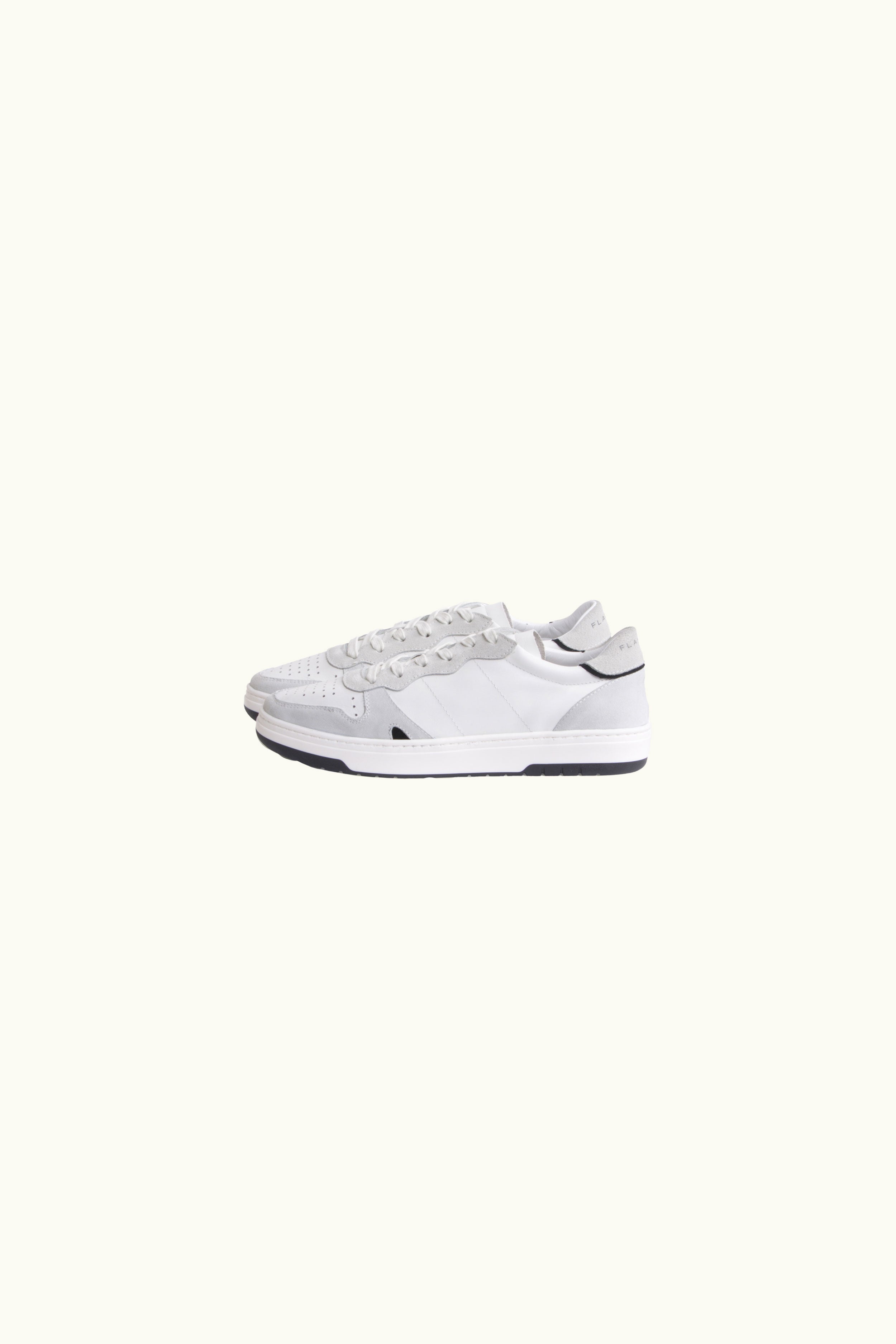 Klein Sneaker