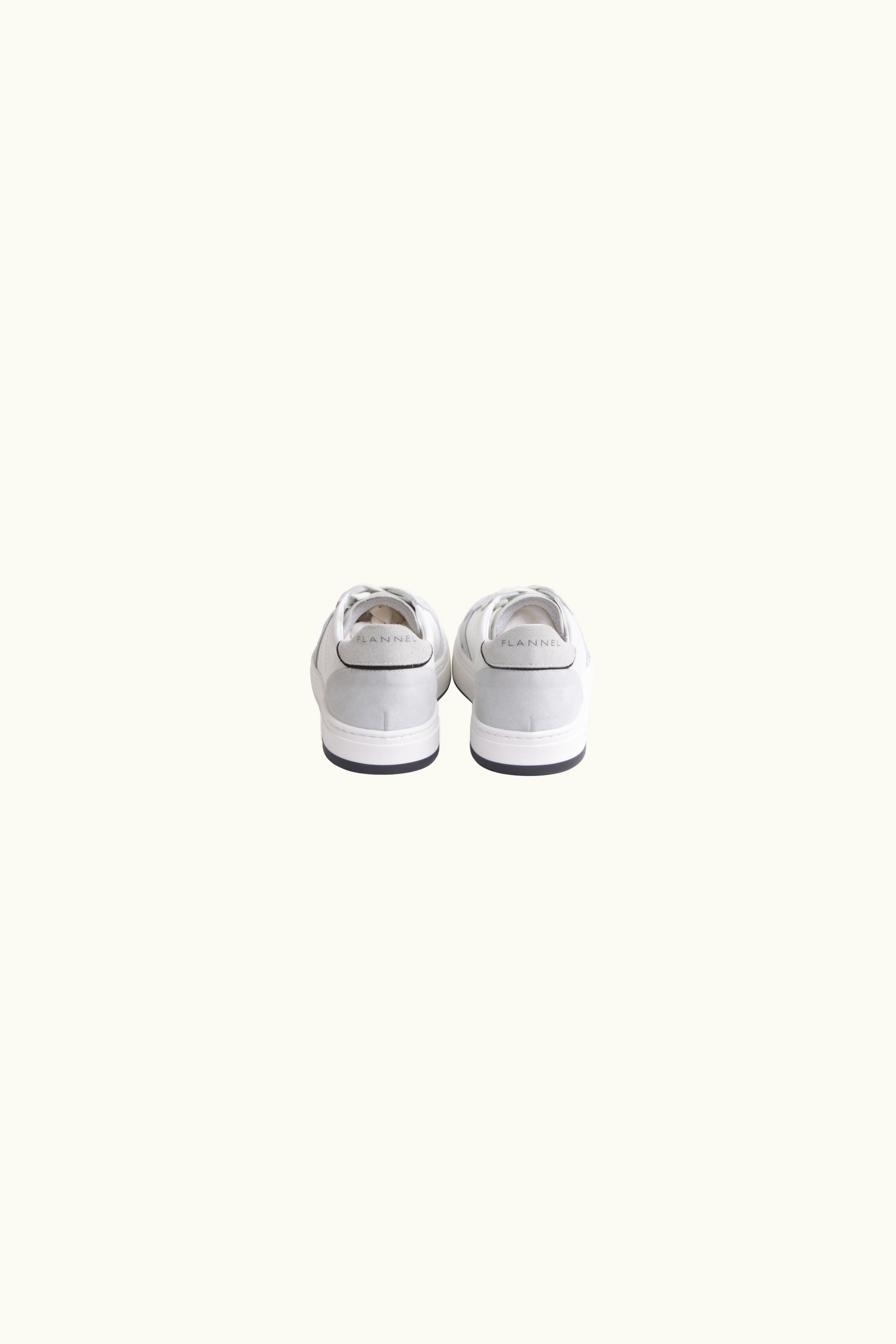 Klein Sneaker