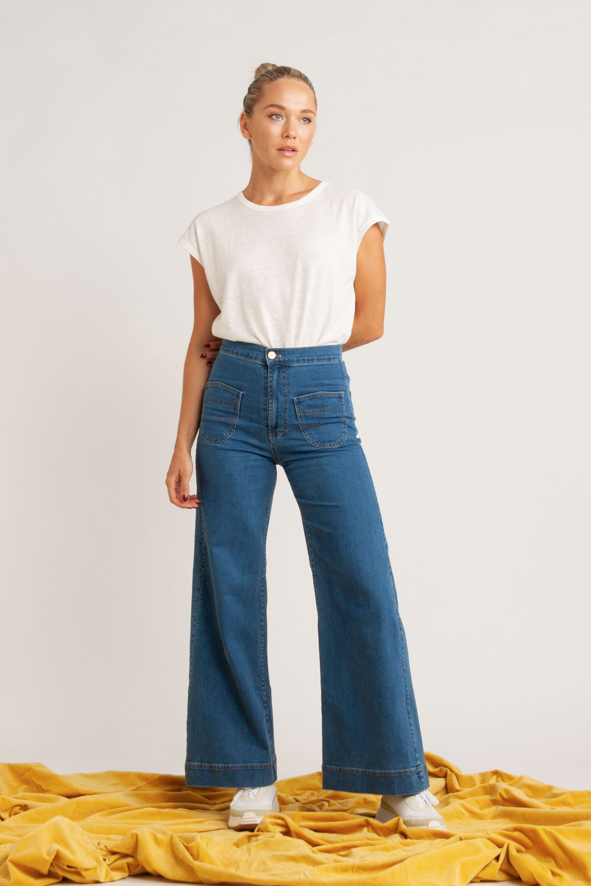 Ensemble - Sawyer T-Shirt, Raven Jean & Tully Sneaker